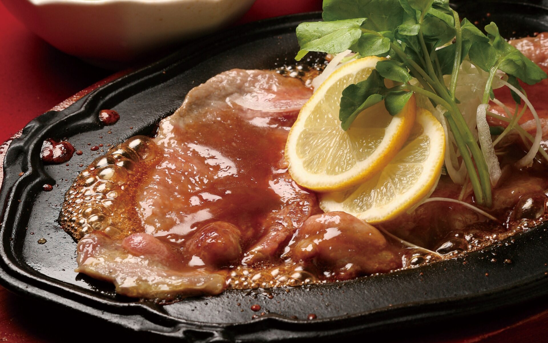 時代を超えても愛される味と“おもてなしの心”。佐世保名物レモンステーキと『下町の洋食 時代屋』の40年